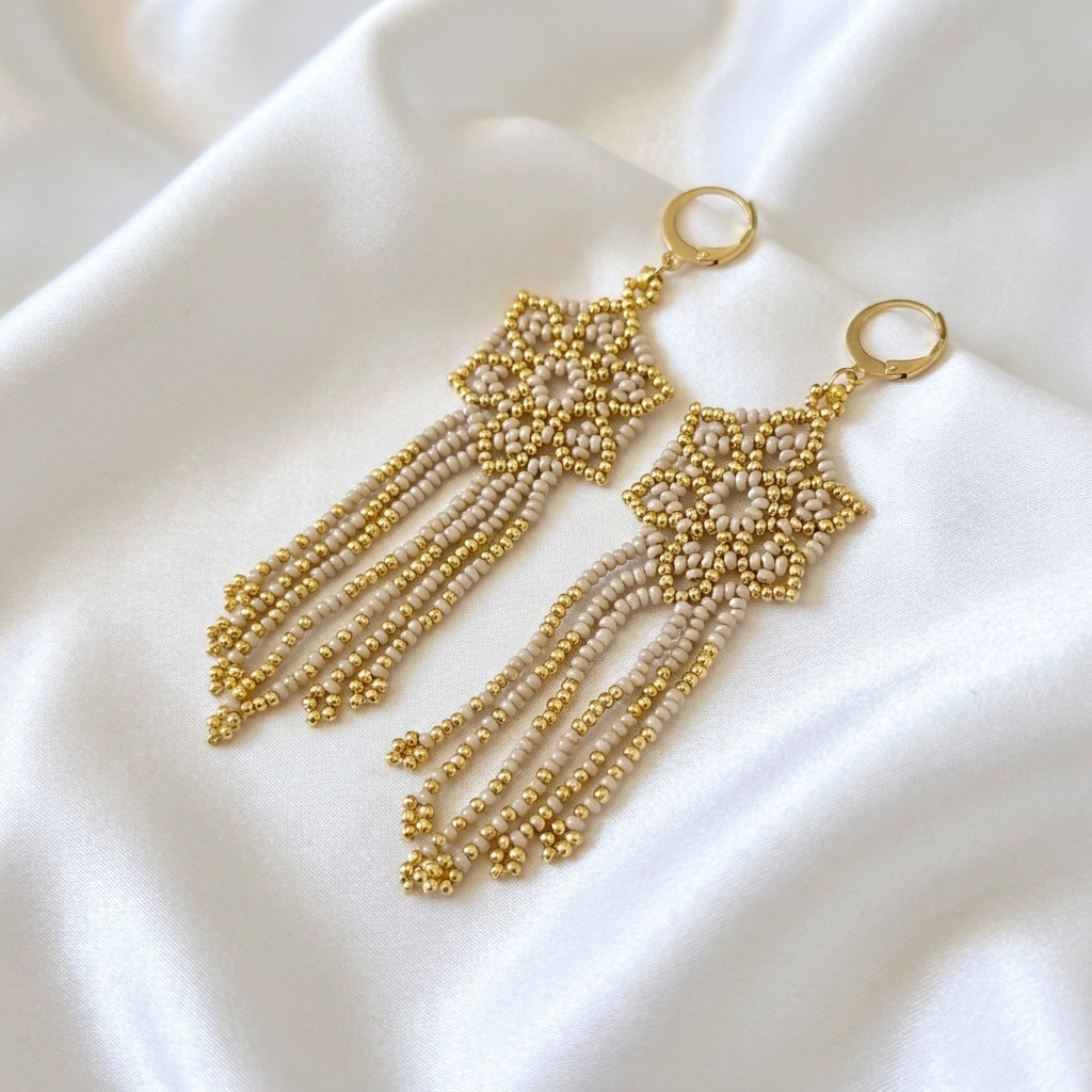 Korálkové Náušnice Elara Beige Gold