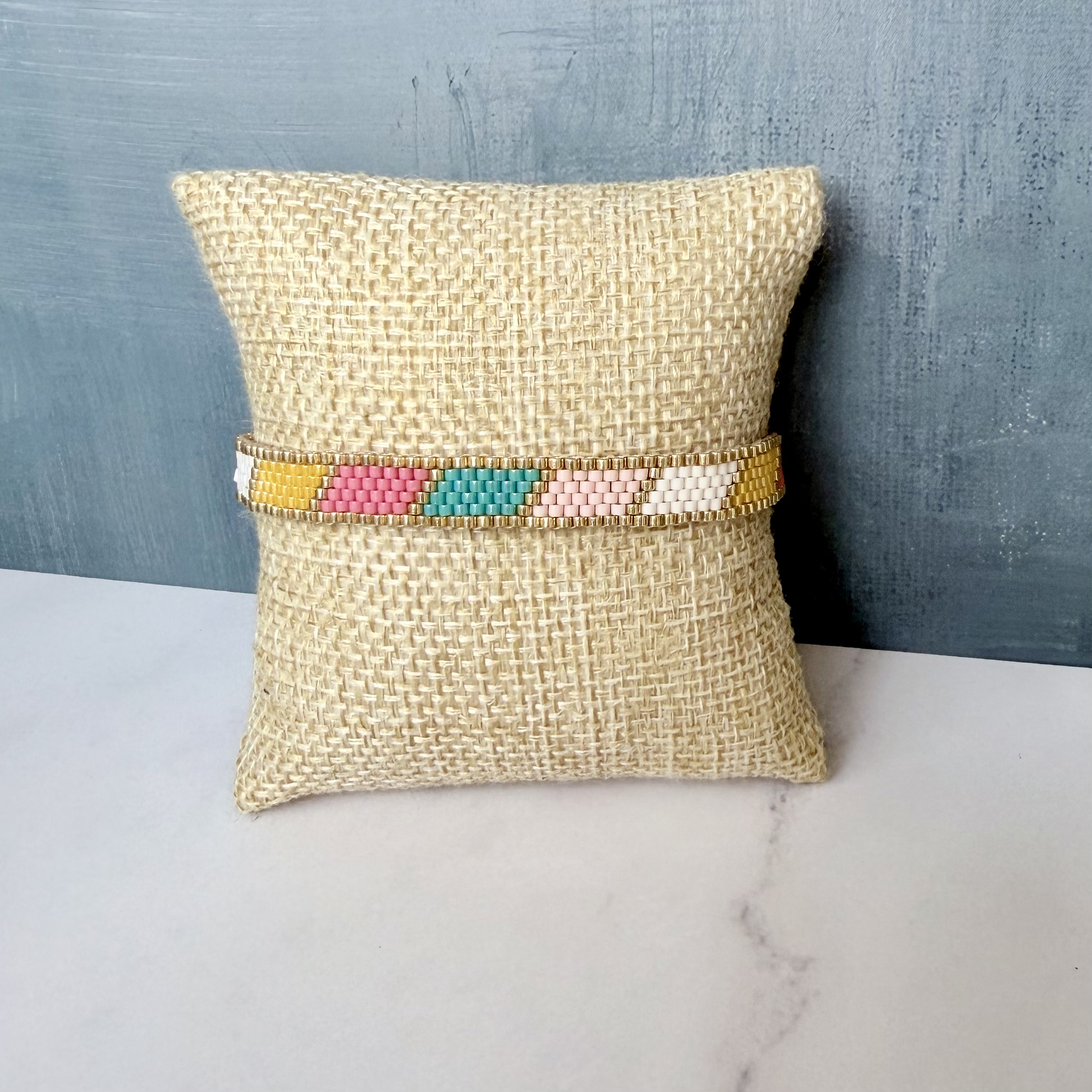 Ručně šitý náramek Miyuki Delica Pastel