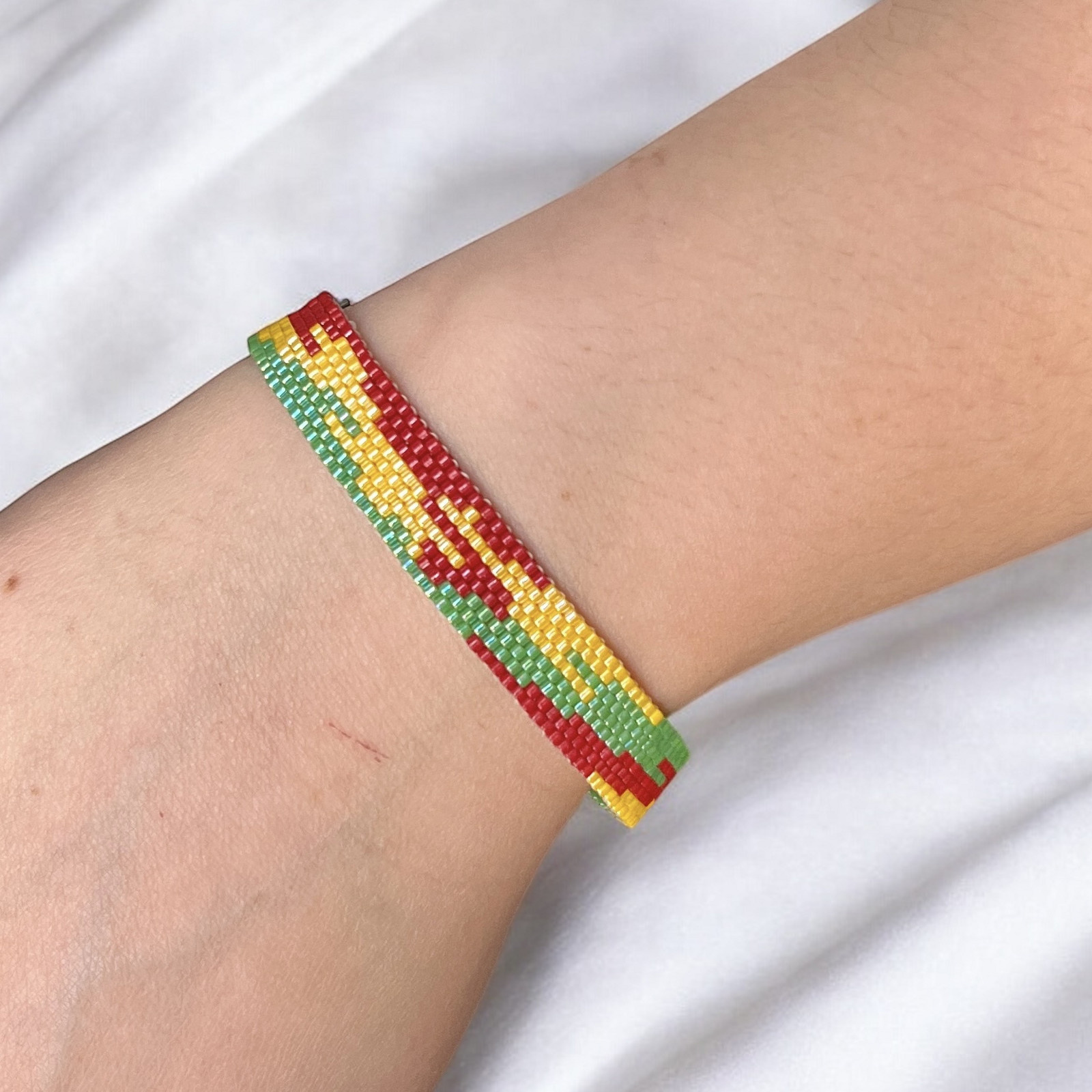 Ručně šitý náramek Miyuki Delica Rasta